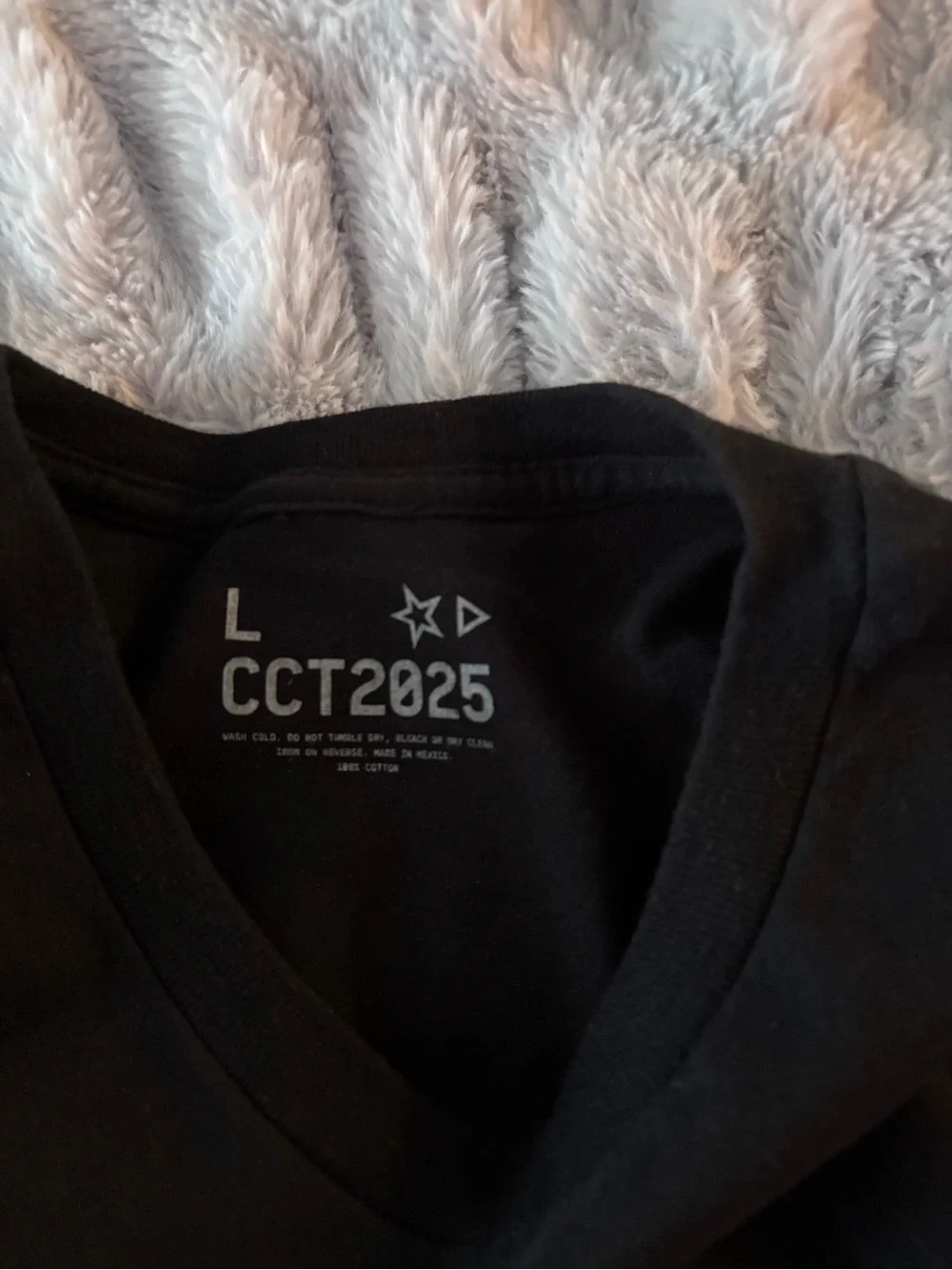 Beyoncé T-Shirt - Chicago Tour Merch - Picture 3 of 3